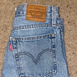 Wedgie Levi’s jeans